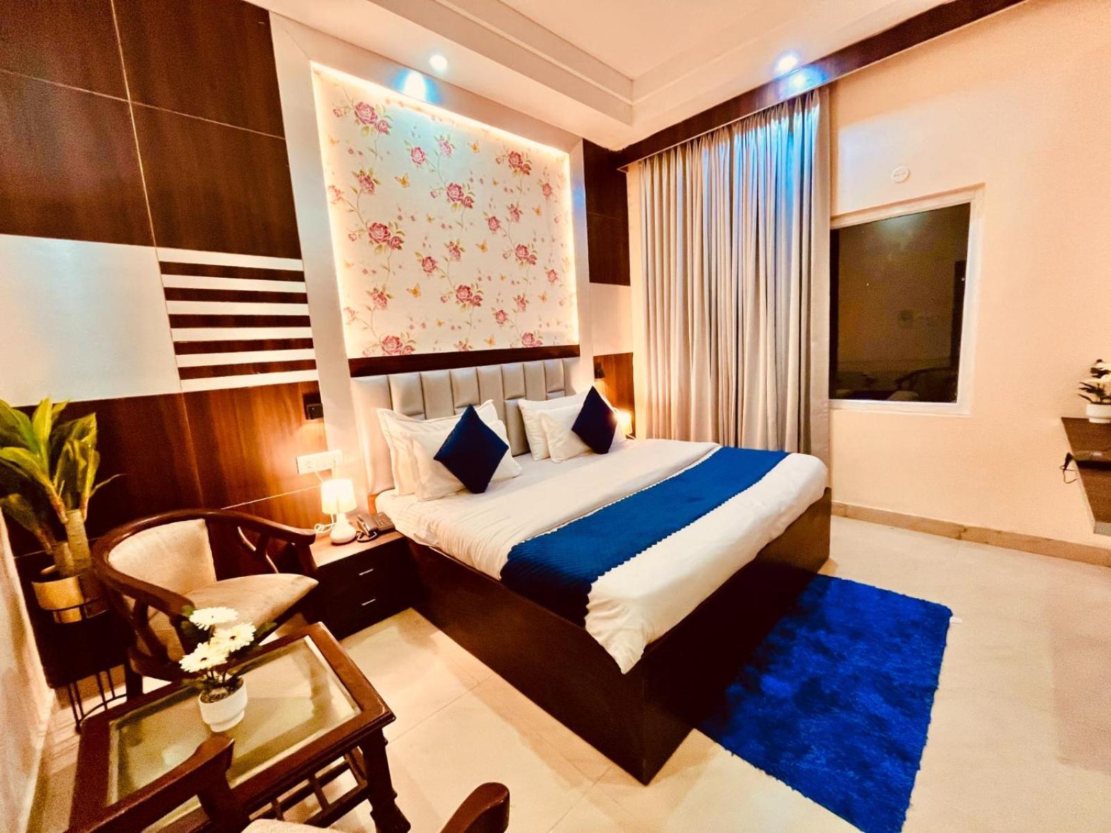 Hotel Ramawati Near Ganga Ghat ハリドワール エクステリア 写真