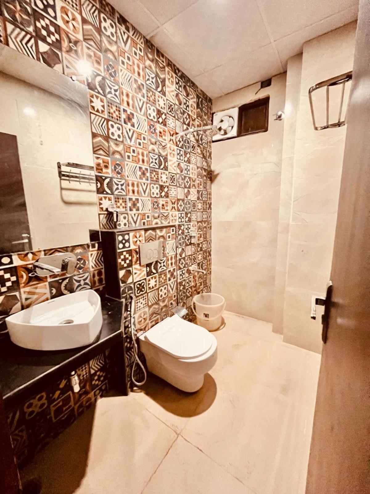 Hotel Ramawati Near Ganga Ghat ハリドワール エクステリア 写真