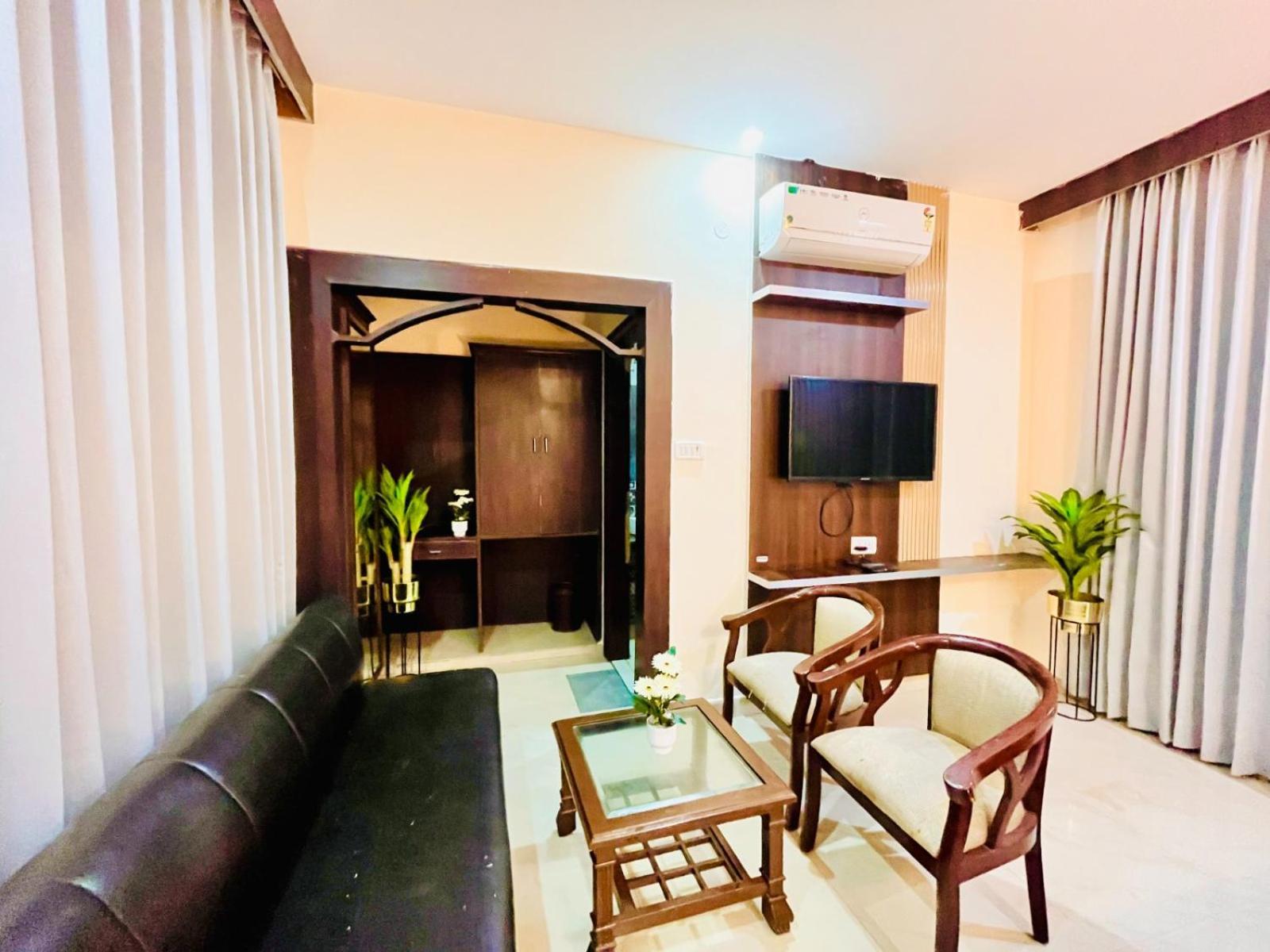 Hotel Ramawati Near Ganga Ghat ハリドワール エクステリア 写真