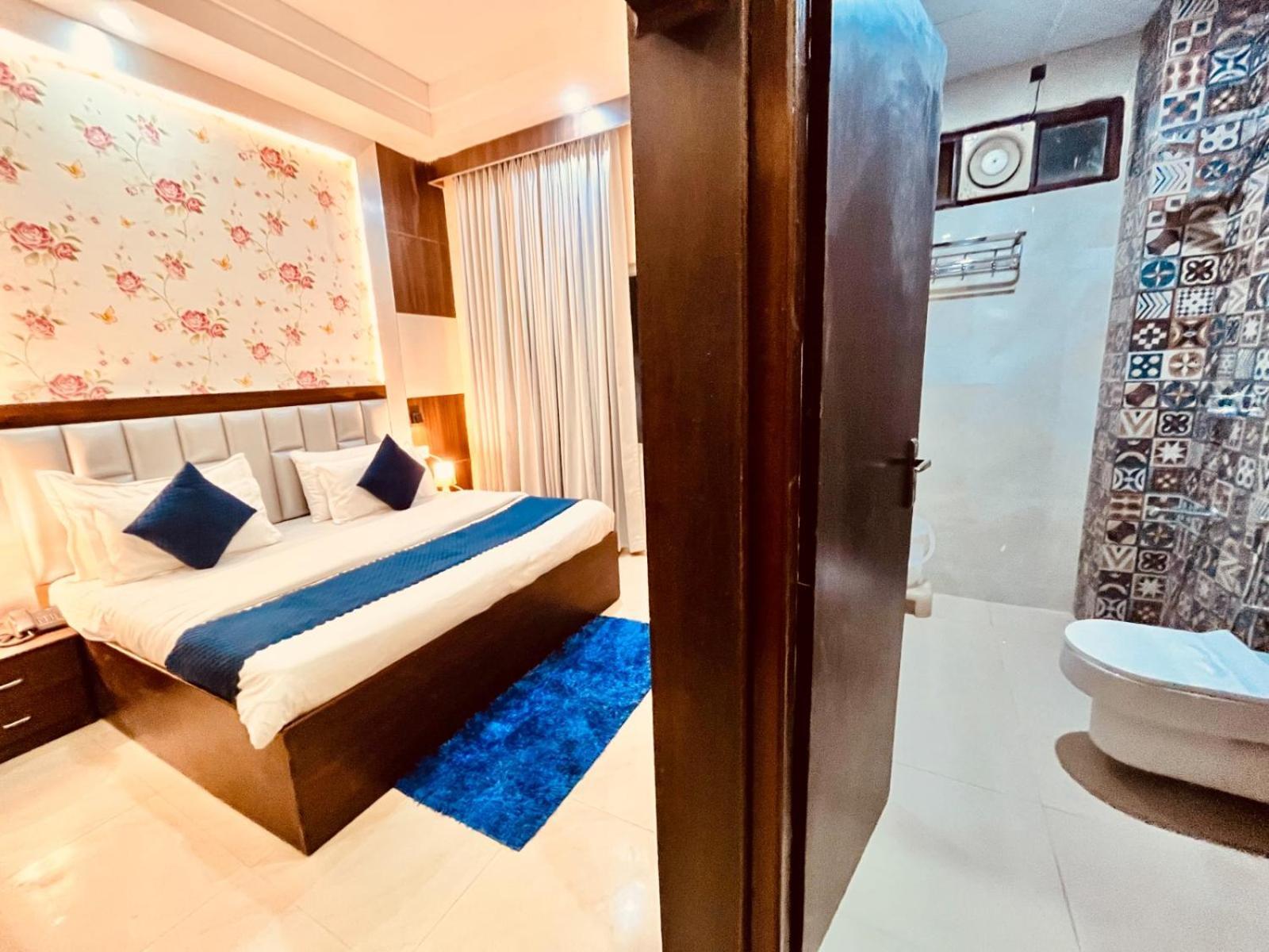 Hotel Ramawati Near Ganga Ghat ハリドワール エクステリア 写真
