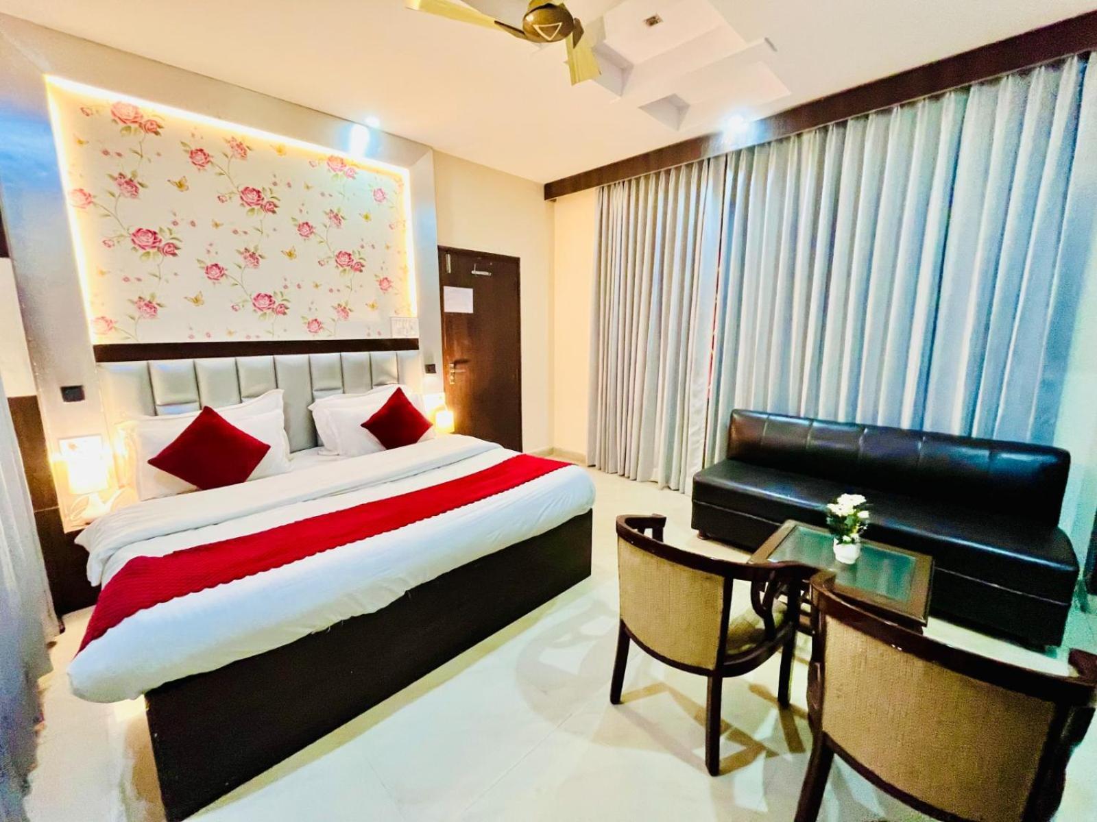 Hotel Ramawati Near Ganga Ghat ハリドワール エクステリア 写真