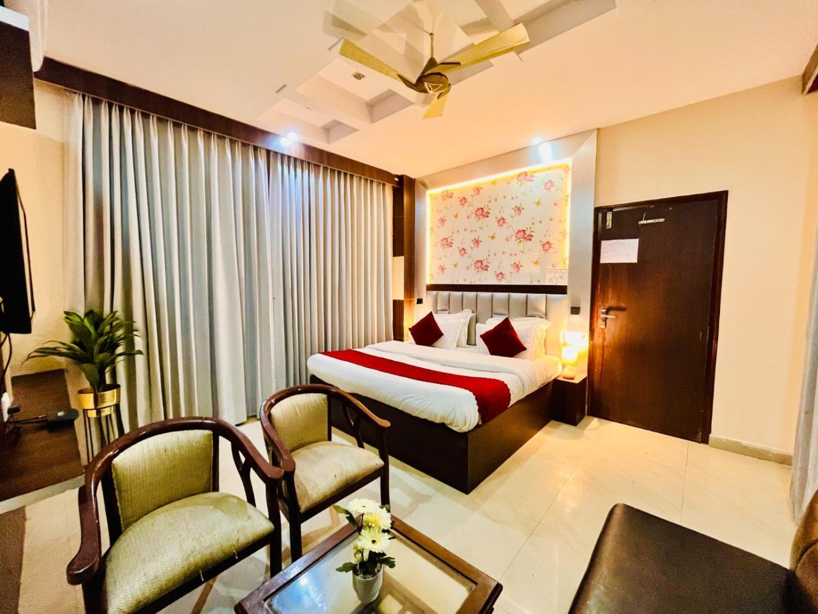 Hotel Ramawati Near Ganga Ghat ハリドワール エクステリア 写真