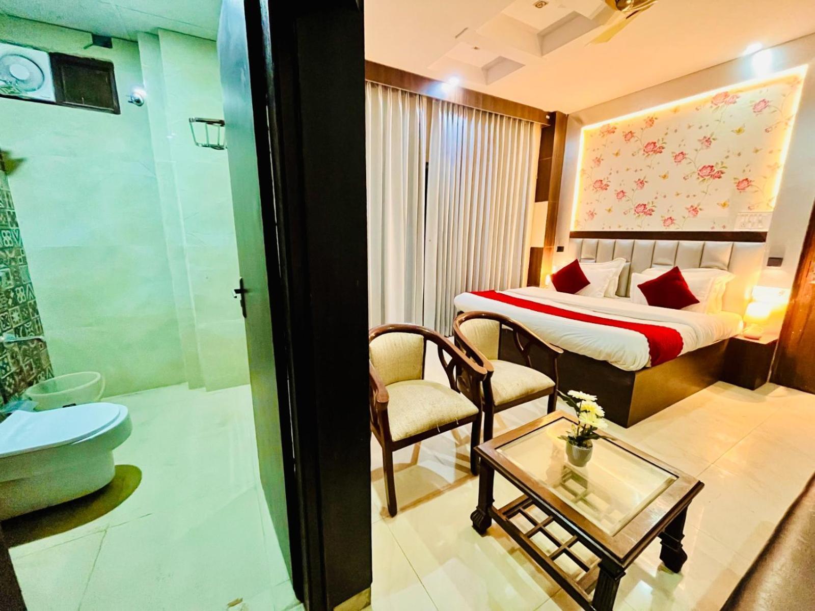 Hotel Ramawati Near Ganga Ghat ハリドワール エクステリア 写真