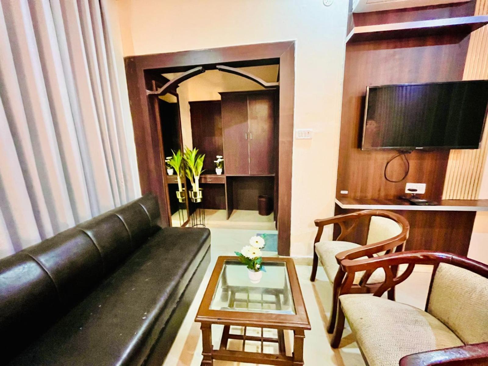 Hotel Ramawati Near Ganga Ghat ハリドワール エクステリア 写真