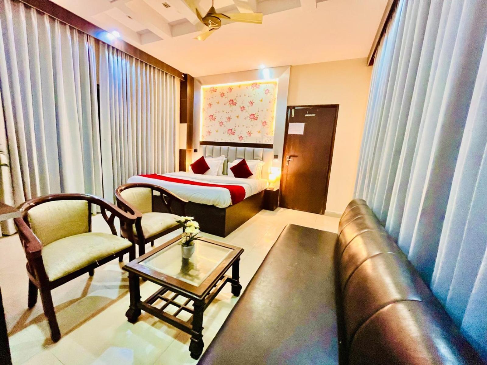 Hotel Ramawati Near Ganga Ghat ハリドワール エクステリア 写真